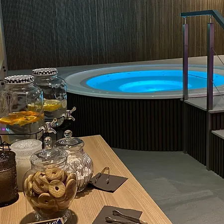 Konukevi Palazzo Marage 4*